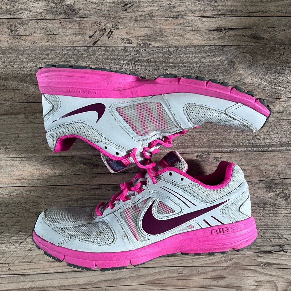 Nike Women's Pink and White Athletic Shoes